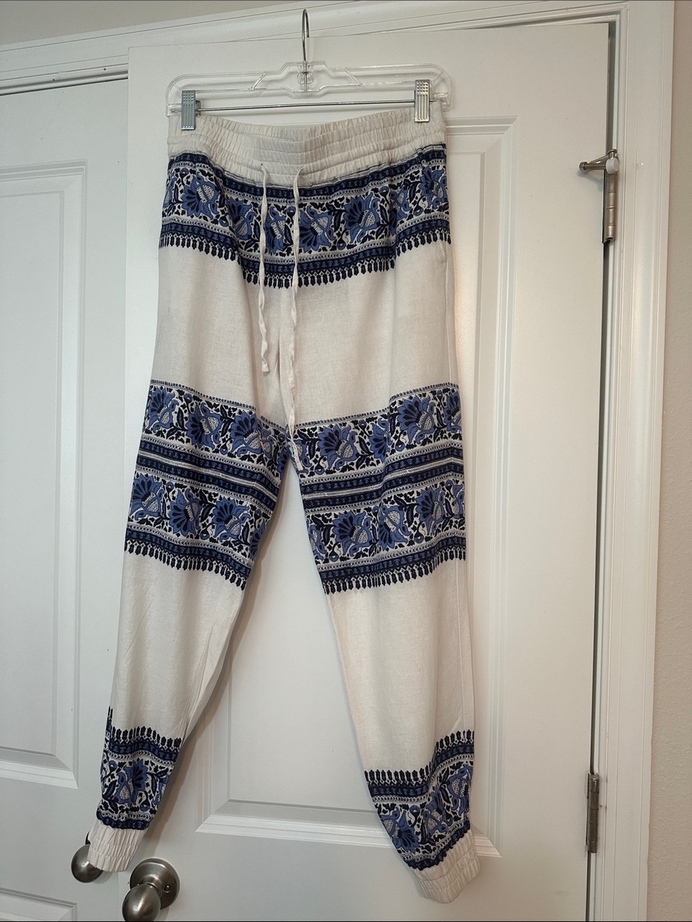 Sz XS Loft linen joggers white and blue patterned design with a drawstring waist